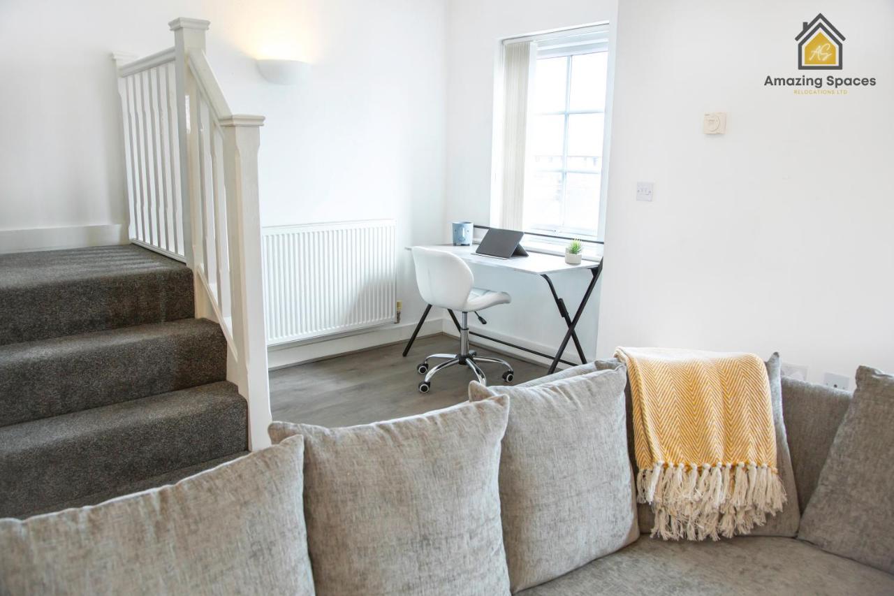 Large Unique 2 Bedroom Duplex Apartment With Private Parking & Free Wifi - Vat Qualifying By Amazing Spaces Relocations Ltd Уорингтън Екстериор снимка