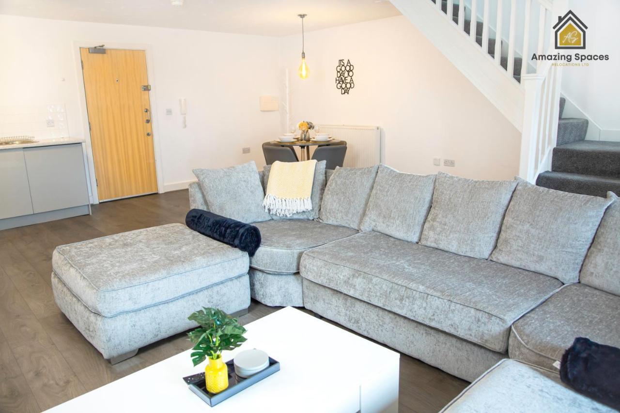 Large Unique 2 Bedroom Duplex Apartment With Private Parking & Free Wifi - Vat Qualifying By Amazing Spaces Relocations Ltd Уорингтън Екстериор снимка