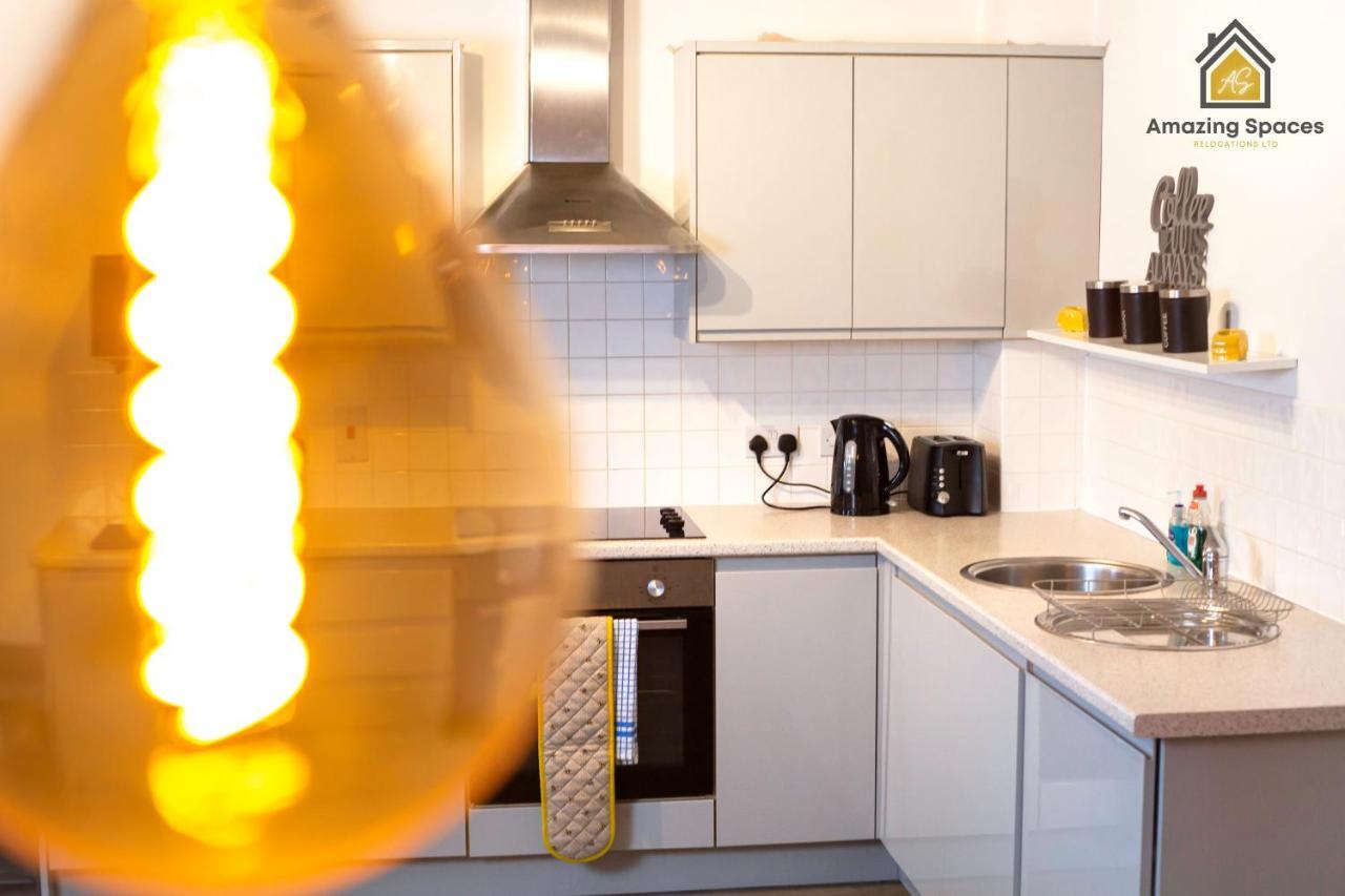 Large Unique 2 Bedroom Duplex Apartment With Private Parking & Free Wifi - Vat Qualifying By Amazing Spaces Relocations Ltd Уорингтън Екстериор снимка